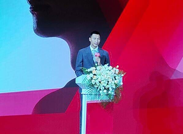 大方认爱卡哥：是的，我们订婚了 锦绣开年！