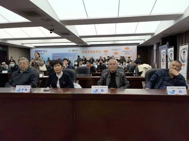 作为近年罕见的女性冒险题材，任素汐凭借与大自然上演对手戏，撑起全片的独特表演，收获首批好评。