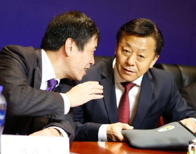 这也是他暂停活动近两个月以来首次被媒体拍到目击照。