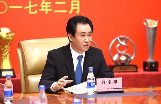 配音演员张珈铭在《中国电影报道》专访中揭秘，他如何通过声音塑造为角色太乙真人注入灵魂。