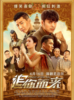 其中一张“背影杀”不仅展现了曼妙身姿，紧实的手臂线条也彰显出女性力量。
